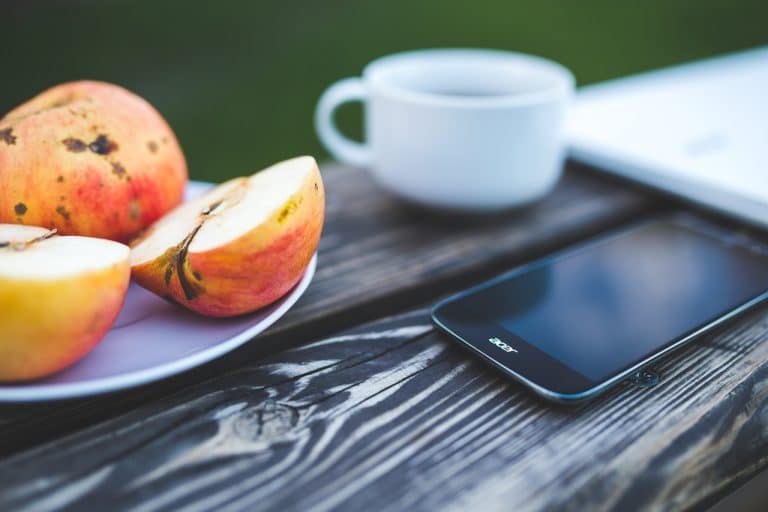 coffee-smartphone-working-technology