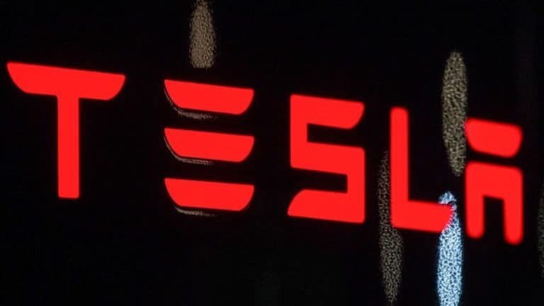 Tesla demite mais de 10% de sua força de trabalho